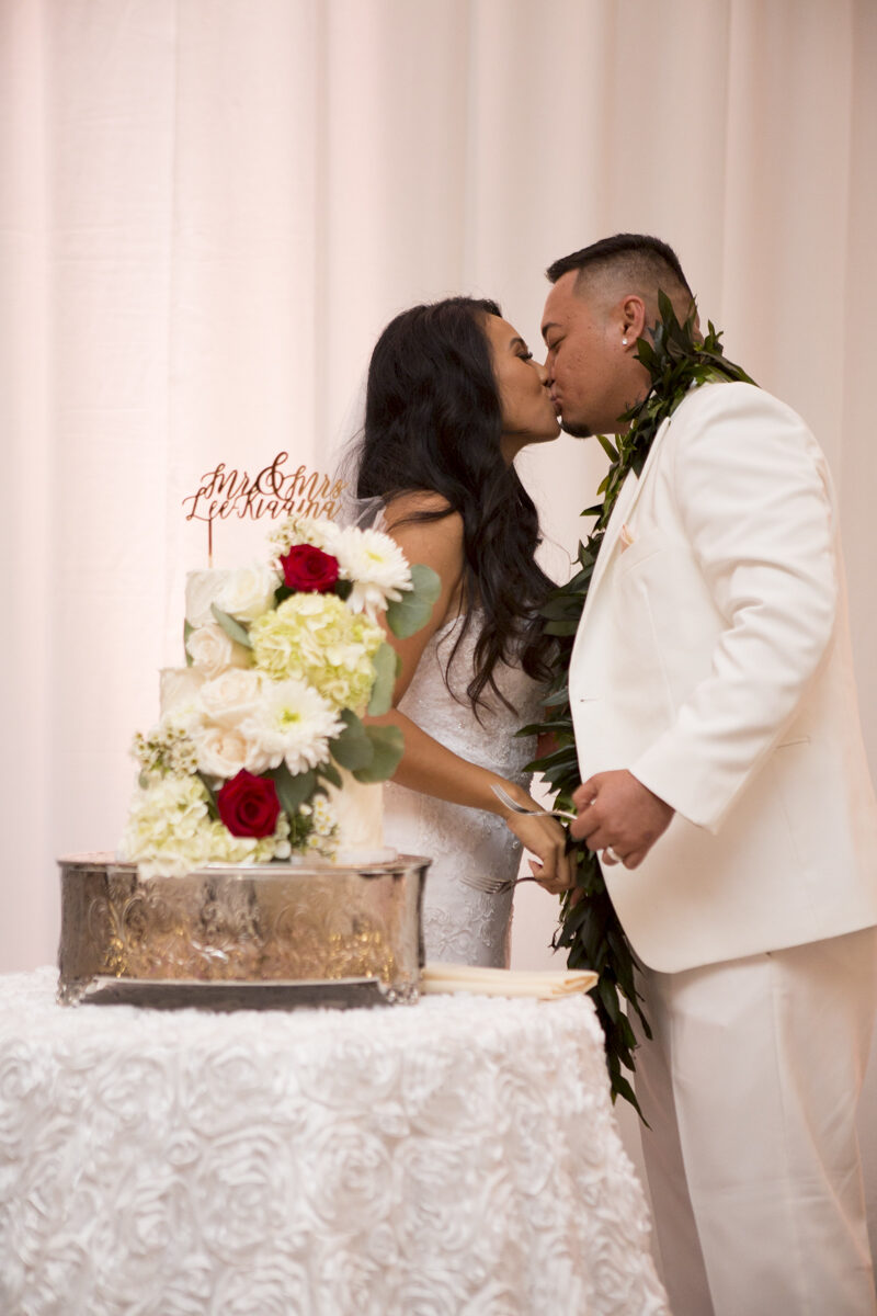 Couple cutting the cake at a Hawaii wedding reception